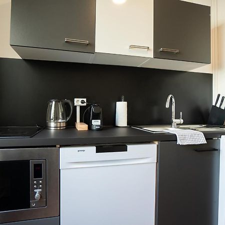A Spacious 3-Bedroom Apartment With King-Size Beds Is Located Within 5 Minute'S Walk From The Prater Wenen Buitenkant foto