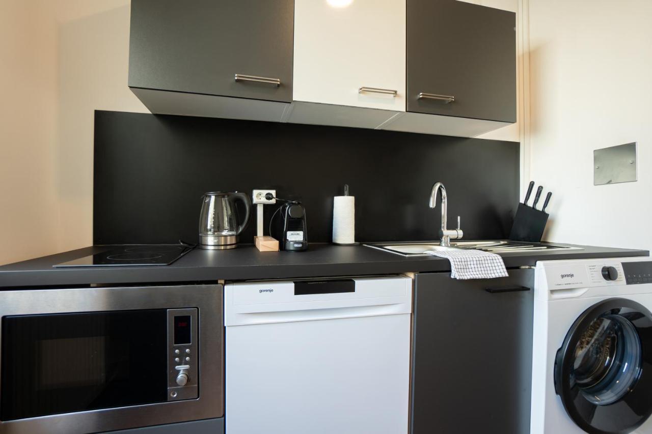 A Spacious 3-Bedroom Apartment With King-Size Beds Is Located Within 5 Minute'S Walk From The Prater Wenen Buitenkant foto