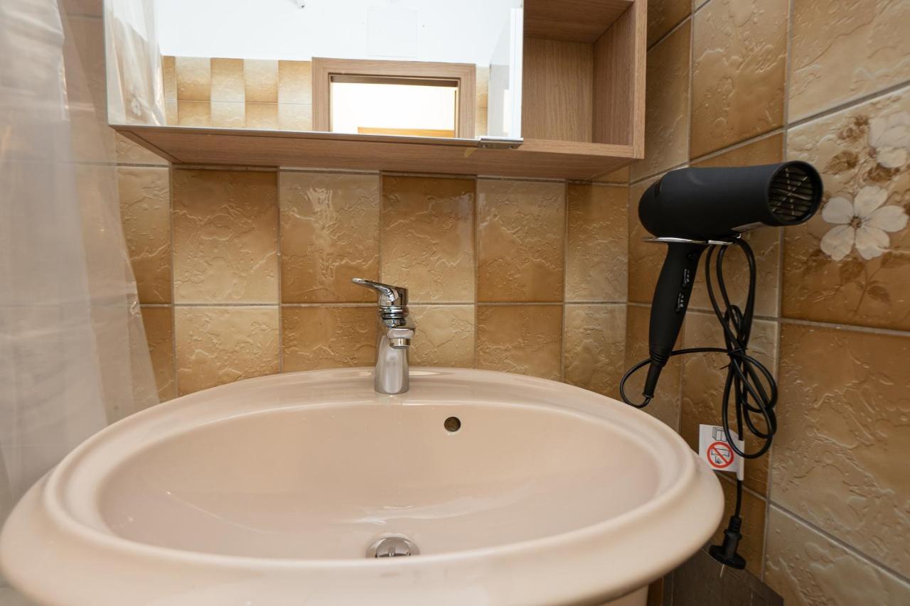 A Spacious 3-Bedroom Apartment With King-Size Beds Is Located Within 5 Minute'S Walk From The Prater Wenen Buitenkant foto