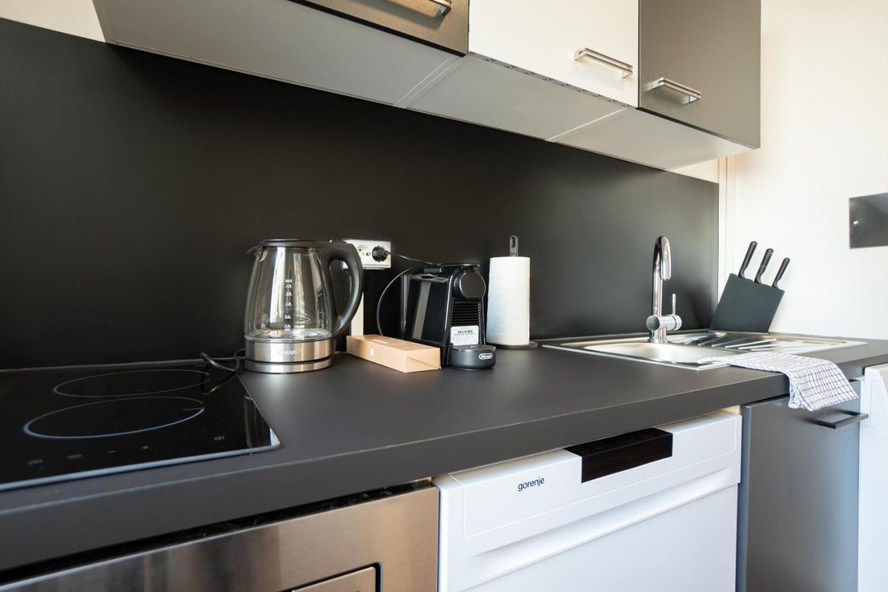A Spacious 3-Bedroom Apartment With King-Size Beds Is Located Within 5 Minute'S Walk From The Prater Wenen Buitenkant foto