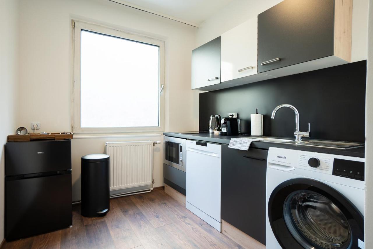 A Spacious 3-Bedroom Apartment With King-Size Beds Is Located Within 5 Minute'S Walk From The Prater Wenen Buitenkant foto